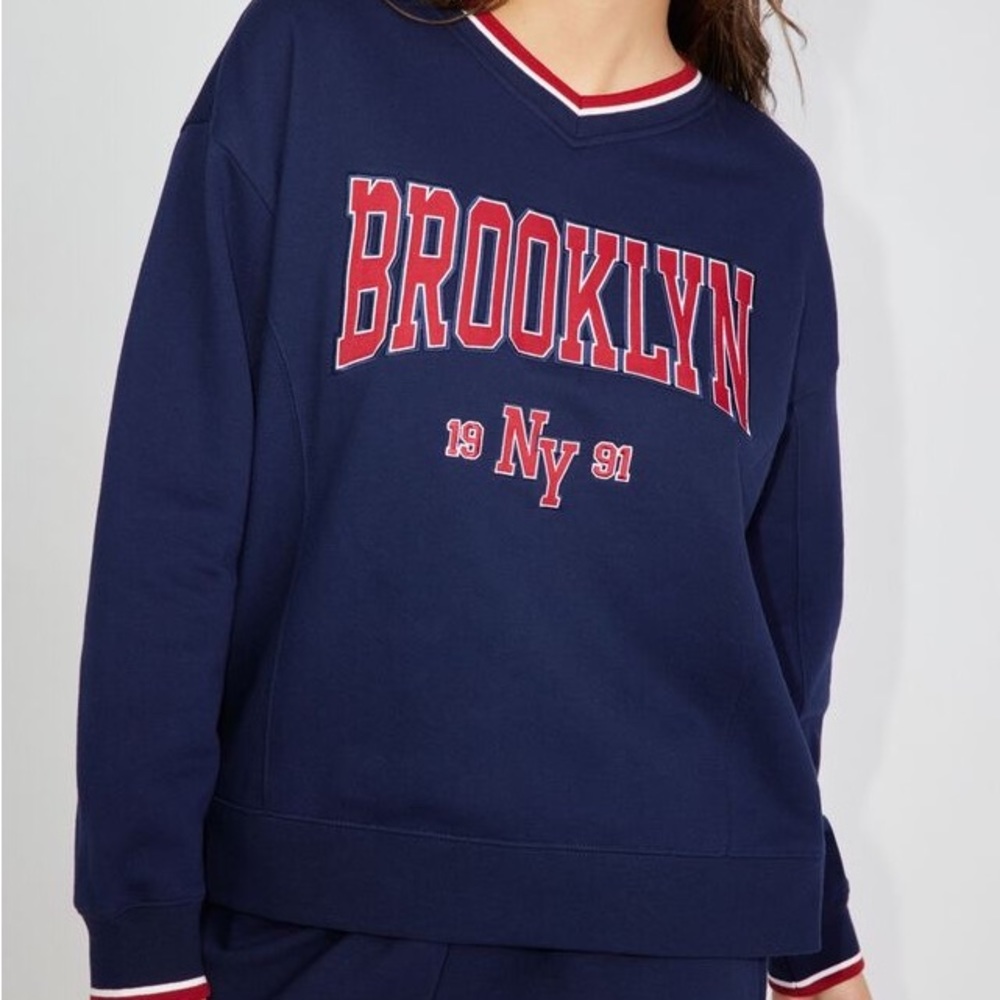 Oversized Tipping V-Neck Brooklyn Logo